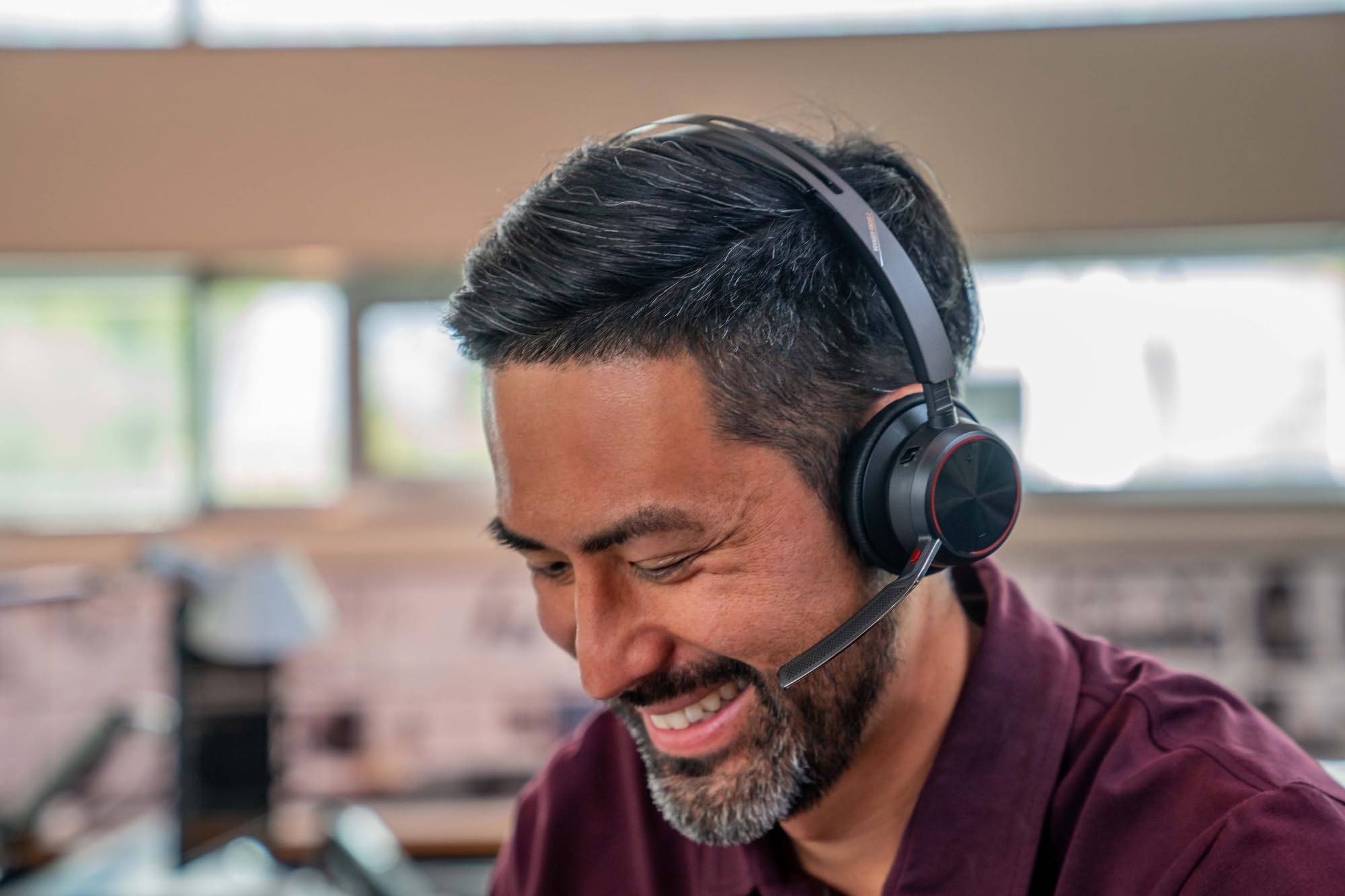 poly-voyager-focus-2-m-usb-c-headset-con-adattatore-usb-c-a-a4ht0aa-anc-ibrida-e image 7