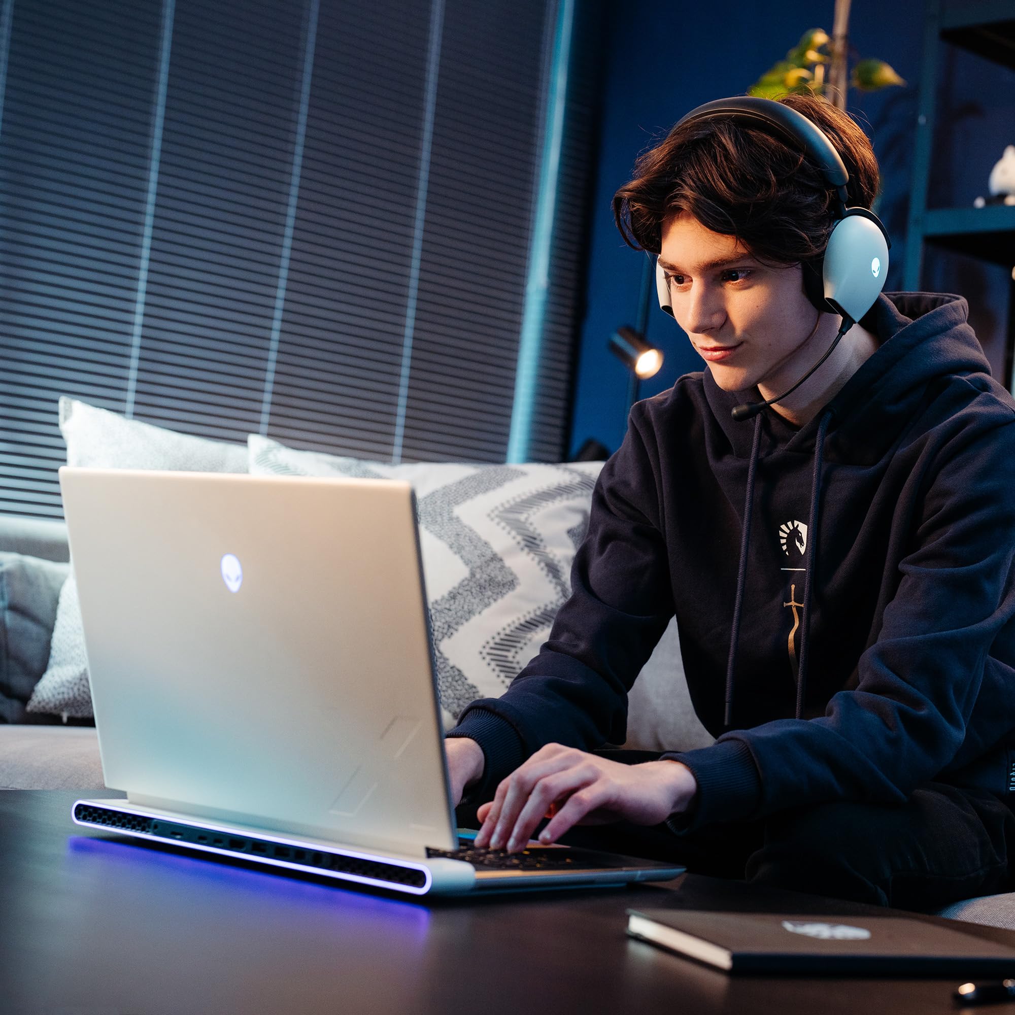dell-alienware-aw720h-cuffie-gaming-dual-mode-wireless-con-dolby-atmos-driver-hi image 2