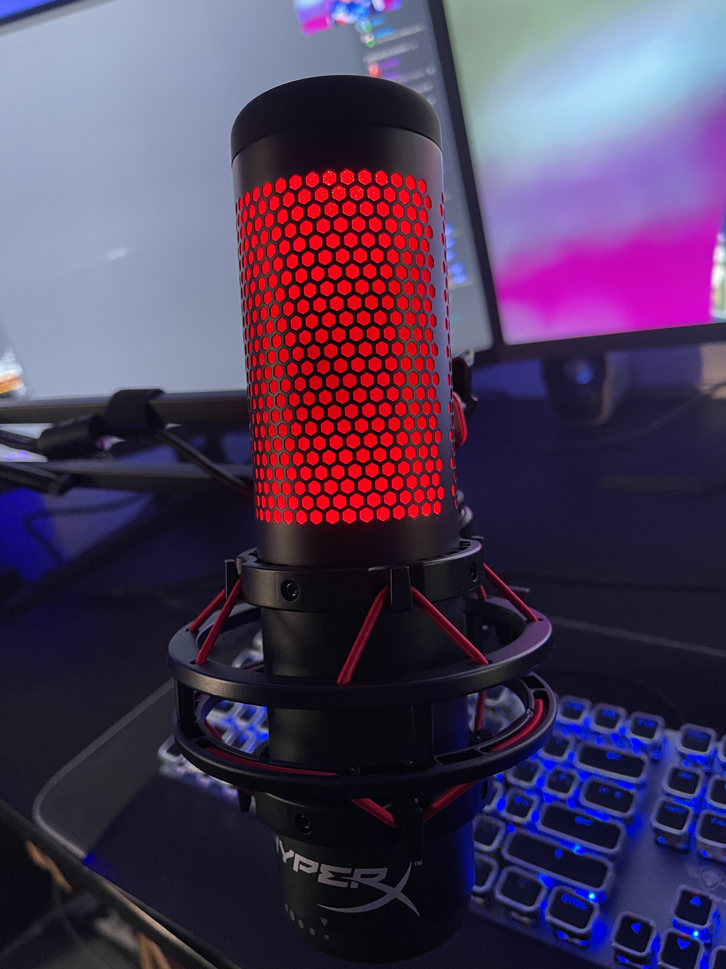 Sto chiudendo i brufoli in chat, sic